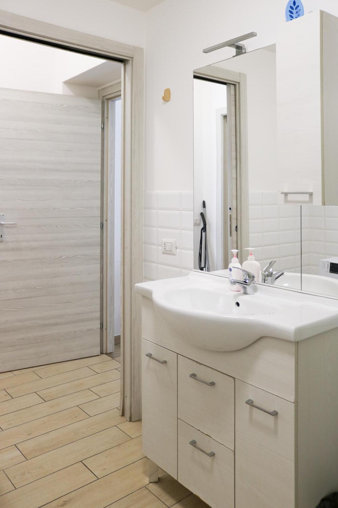 Along The Canal Smart Flat Naviglio - 4 People Corsico Exterior foto